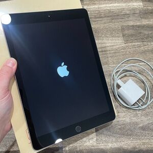 Apple iPad 6th Gen 32GB